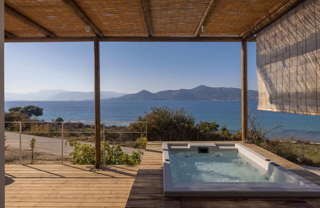 Emma's Cottage - Sea View with Jazuzzi