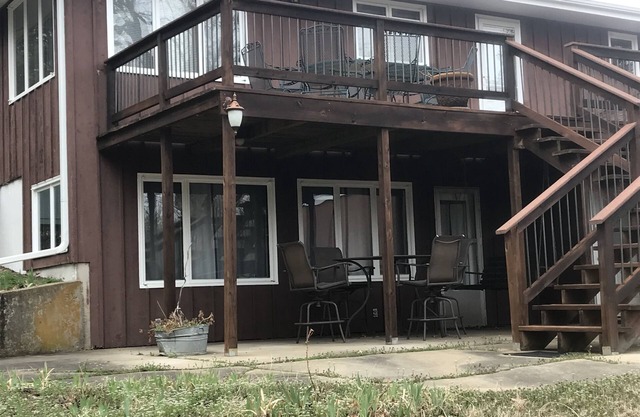 Emporia Lakehouse - gravel bike, disc golf, ah-quietn
