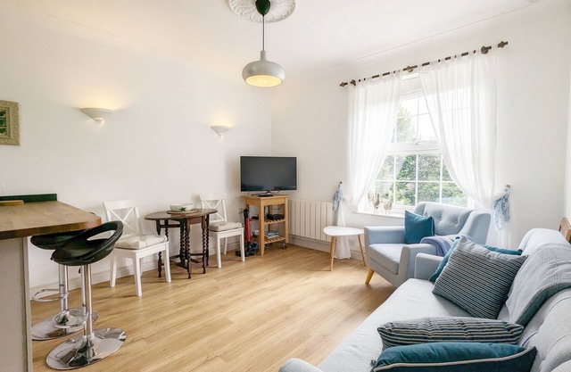Emsdale House - a flat that sleeps 4 guests in 2 bedrooms