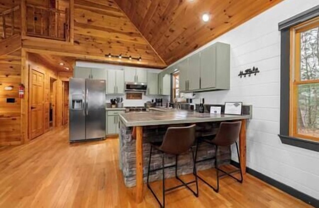 Enchanted Cove: Views Hot Tub Fire Pit Game Room