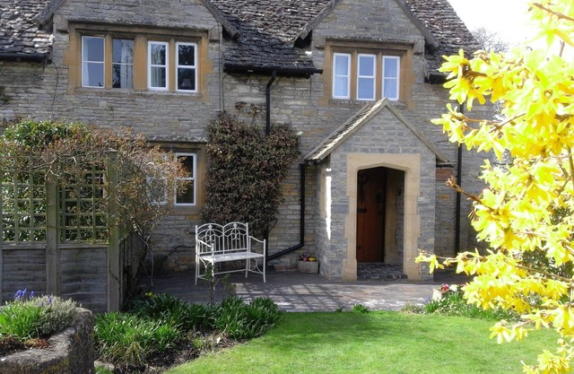 Enchanting 17th Century Cotswold Cottage in the beautiful village of Bretforton