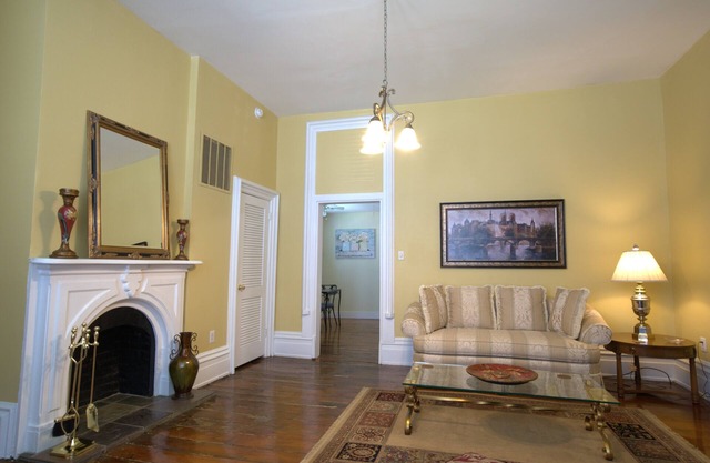 Enchanting 2-bedroom apartment in Maysville, KY - Apt C