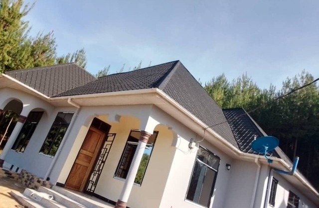 Enchanting 4-bedroom apartment with WiFi in Lushoto Tanga