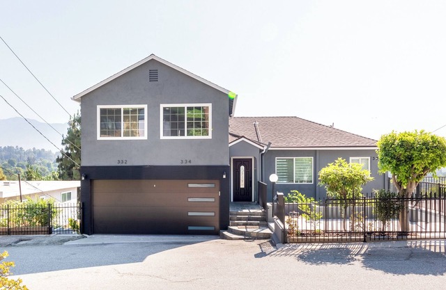 Enchanting 4-bedroom house with panoramic view in Pasadena.