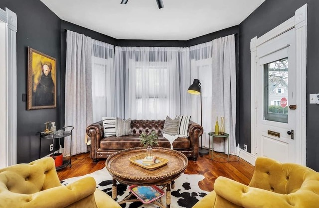 Enchanting Bungalow - 2BR Historic Hidden Gem