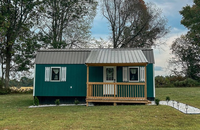 Enchanting cabin with AC in Auburn - Perfect for a cozy getaway