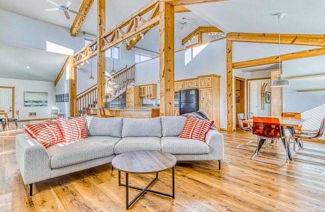 Enchanting home with hot tub, skiing, golf nearby, full kitchen, & washer/dryer
