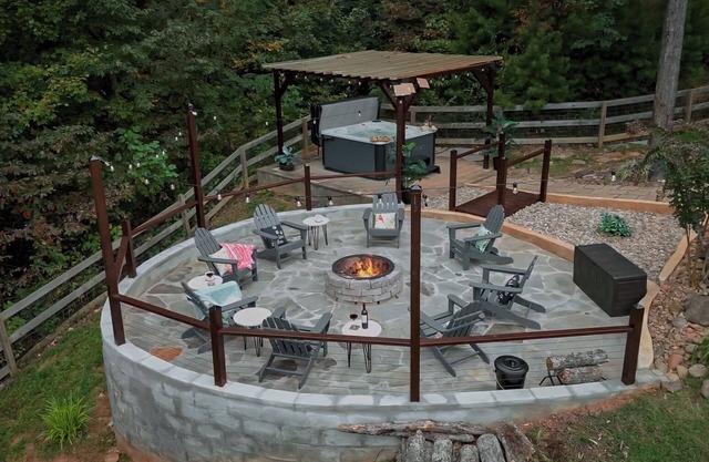 Enchanting Mountain ZEN Retreat Oasis Spa Hot Tub- Fire Pit - DOGS-VIEWS