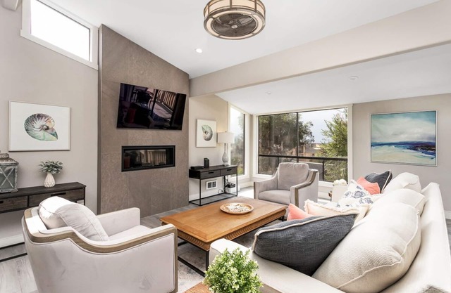 Endless Summer Ocean View Condo, Fast Wifi, Walk to Racetrack, Dining