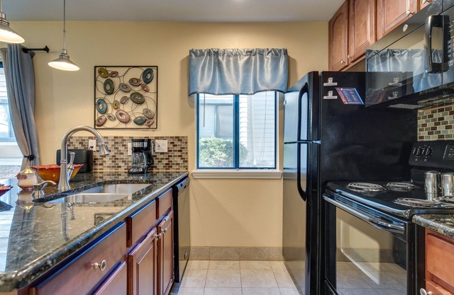 Englewood Apt w/Patio in Denver Tech Center