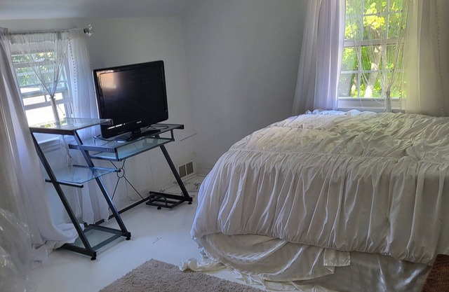ENGLEWOOD CLEANReno 1bed WiFi NO SMOKERS/VAPES/OUTDOOR SHOES LongTerm Welcome.