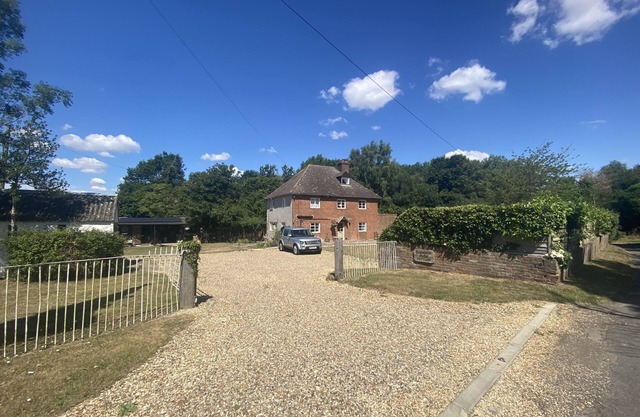 English Country House. Amazing views. 40 mins from central London.