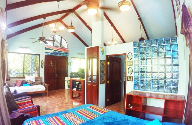 Enjoy 2 Houses on 1 lush property w/Private pool, Casa Azul and Aloha, AC, WiFi