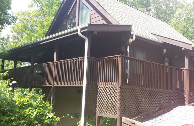 Enjoy 2 Vacations In One @ Douglas Lake Resort Hot Tub on the Deck Wifi