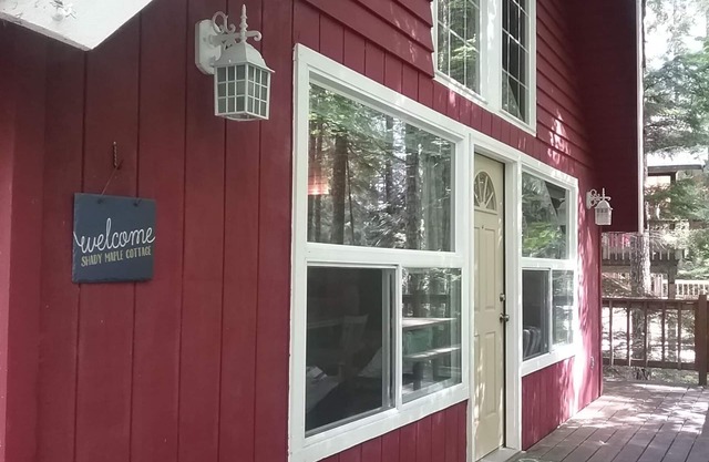 Enjoy a Relaxing Weekend in the Woods at Shady Maple Cottage🌲🍂🍁