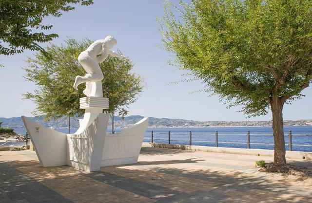Enjoy a wonderful time in this villa with sea view!