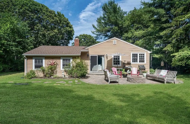 Enjoy all seasons in this beautiful North Fork Cottage perfectly located!