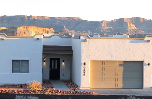 Enjoy Amazing Views, Prime Location & Boat Parking.