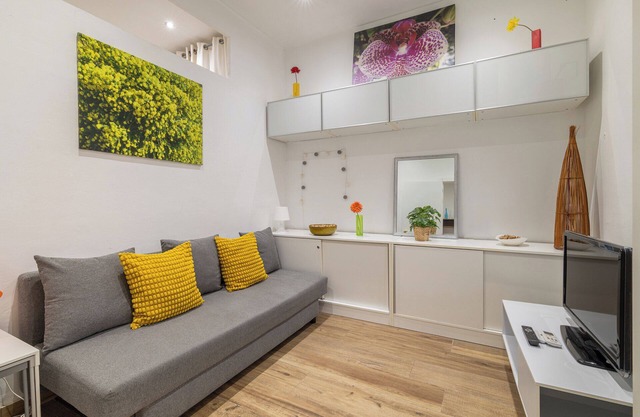 Enjoy barcelona 15 minutes from the beach
