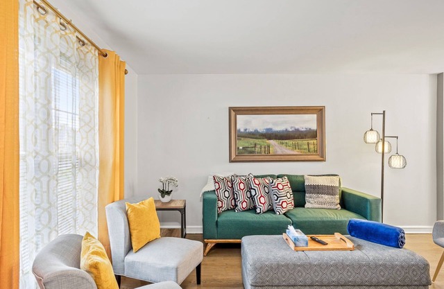 Enjoy Chicago/suburbs 2BR townhouse fully equipped