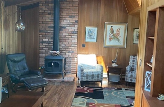 Enjoy Ditch Plains in Montauk! Neat And Clean. Private backyard