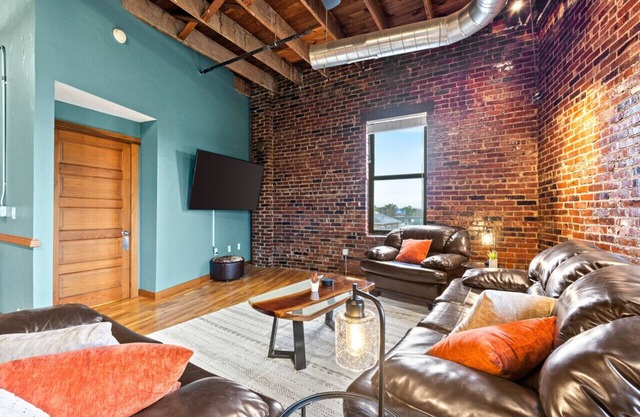 Enjoy downtown living with the comforts of home!