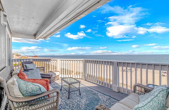 ENJOY FALL WEATHER! BRING YOU BATHING SUIT!nSPACIOUS 2 BEDROOM-4 BLOCKS TO PIER.