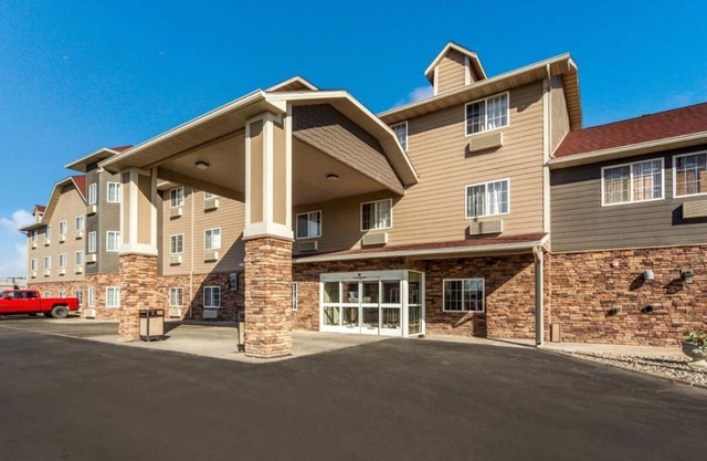 Enjoy Free Breakfast and Parking! 4 Upscale Units, Minutes to Harrah’s Casino!