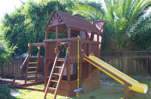 Enjoy fresh eggs! Family Retreat-Beach Oasis: 6 bedrooms, large Yard/garden,
