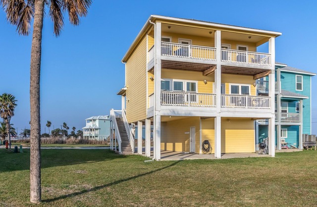 Enjoy Island & Ocean Views with the Luxury of Two Master Suites.