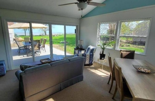 Enjoy Lake Views 3 Bedroom 2 Full Bath Lake House