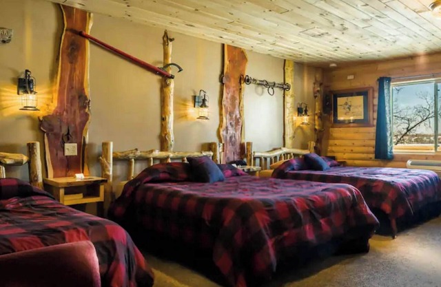 Enjoy lakeside relaxation in Room 17 - Lumbermen's Bunkhouse - Curriers