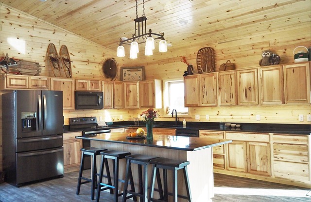 Enjoy privacy in this newly built cabin with spectacular view of North Star Lake