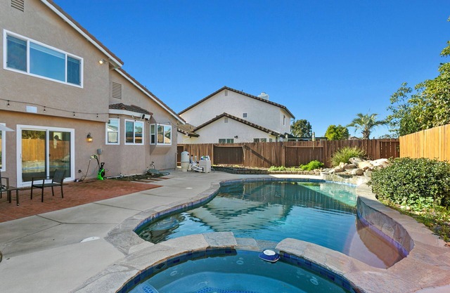 Enjoy Private Pool with Family! Modern, Bright Home on Quiet Mira Mesa Outskirts