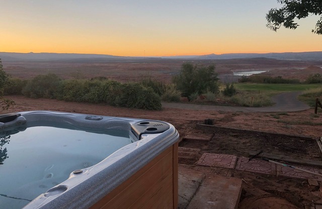 Enjoy the BEST views of Lake Powell*HOT TUB* Large 4 BR/2.5BA on the Golf Course