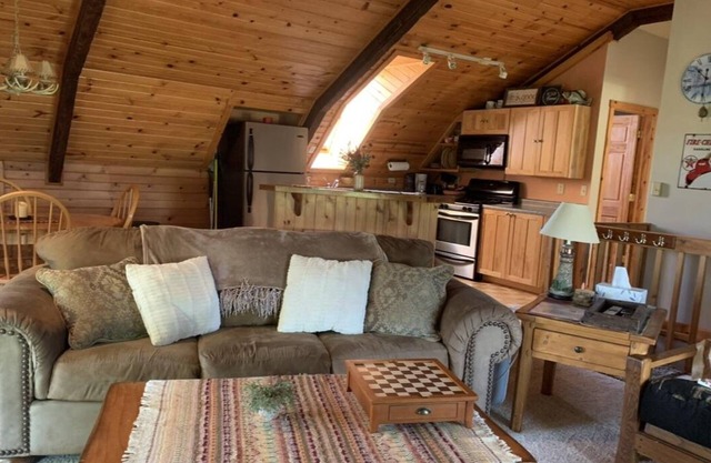 Enjoy the county life with great views and a very peaceful setting.