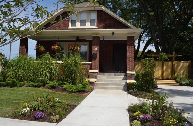 Enjoy the fall & ND football games at the Barton Street Bungalow Great location