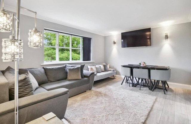 Enjoy this stylish and spacious penthouse perfect for business or leisure stays. Fully equipped with modern amenities, high-speed Wi-Fi, and free parking—your home away from home in the city.