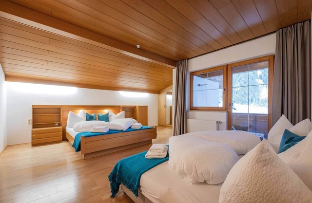 Enjoy your holiday on more than 230 m² with the whole family! Pet-friendly