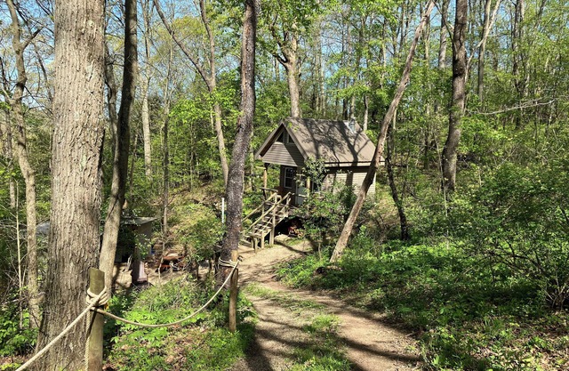 Enjoyable 2-bed cabin in Negley