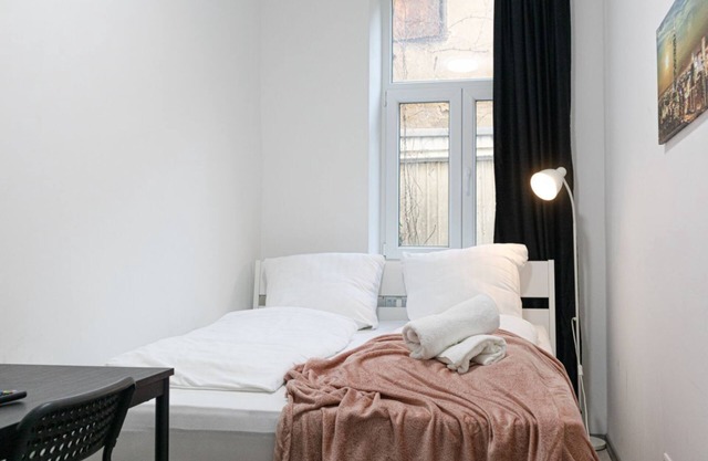 Enkplatz U3 Getaway: Affordable 5-BR Apartment