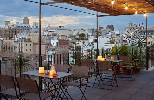 Ensuite rooms in Gràcia and near the Sagrada Familia! Perfect for big groups!