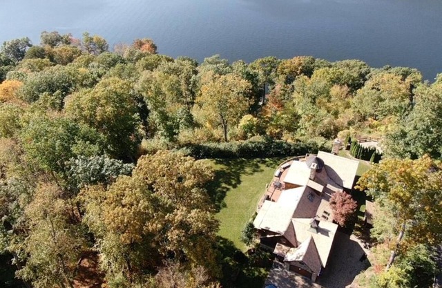 Entertainers Dream, Candlewood Lake, Hot Tub,Disco,Theatre,Music studio.more!