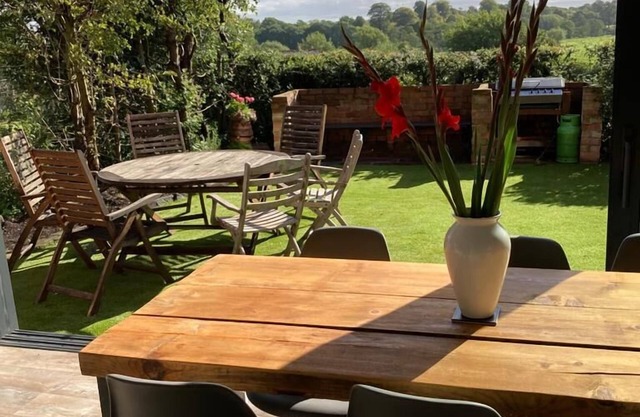 Entire 3 bedroom newly converted coach house and garden, awesome views, pub.