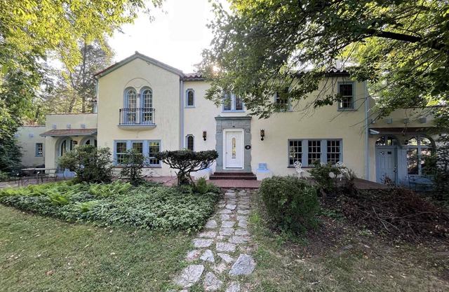 Entire 6 bedrooms Spanish Villa for Weekly Rental