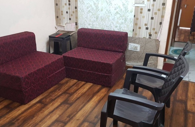 Entire Air-Conditioned Apartment Near Metro Station