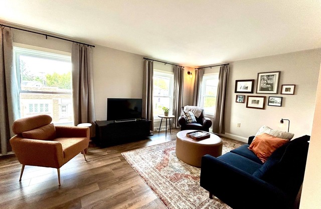 Entire cozy Rollingstone apt in Mississippi Valley, just 10 min from Winona!