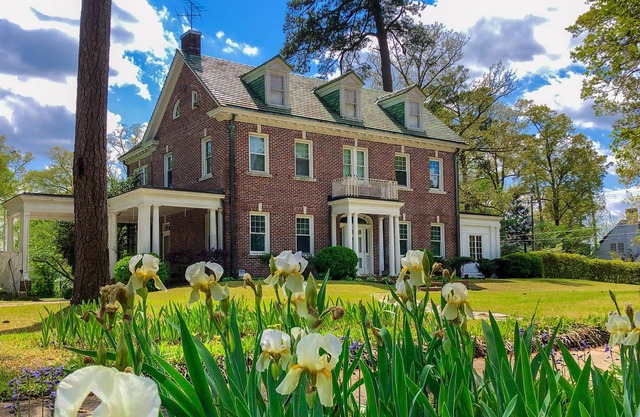 Entire Historic Home with 3620Sqft Perfect for Families