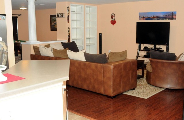 Entire home 10 beds. Friends and family home.