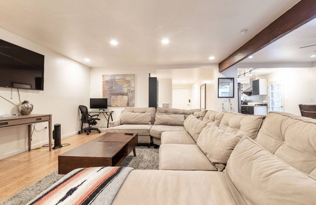 Entire Home 3B 2Ba